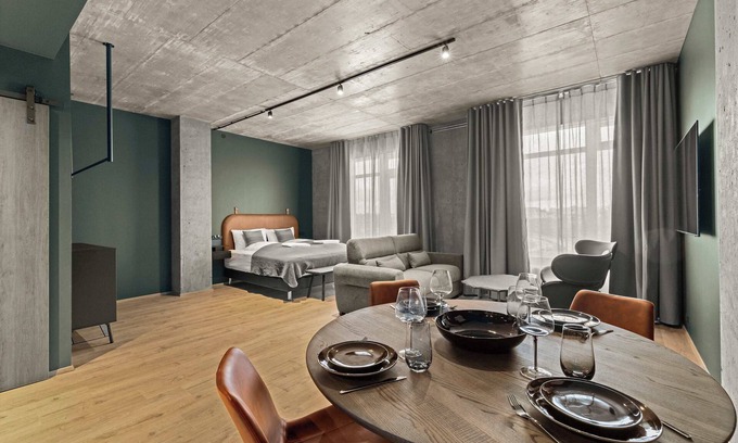 Reykjavik Apartment | Aurora Nooks - Superior Studio for 4 - free parking