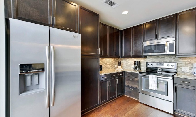 Waller Creek District Apartment | Austin | Central 2BD/2BA Apartment