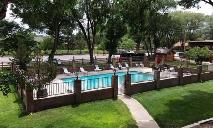 Torrey Hotel | Austin's Chuckwagon Lodge