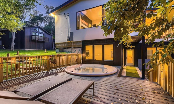 Westwood House | Austin's LUX Modern Home Near Downtown & Zilker