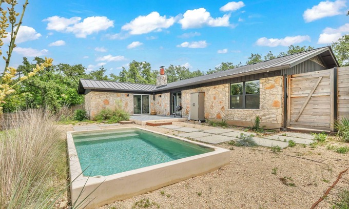 West Oak Hill House | Austin Sanctuary: Modern Haven Near Zilker Park