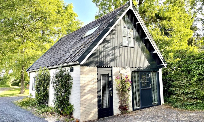 Hem Cabin | Authentic, attractive house. Nearby Amsterdam, Enkhuizen, Volendam 4 pax