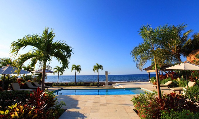 Gerokgak Villa | Authentic Beachvilla with cook, private pool, staff and lush tropical garden