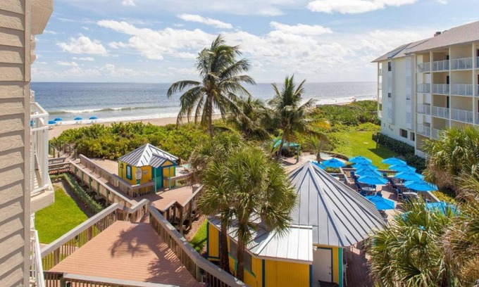 Stuart Apartment | Authentic Florida Beach Getaway | Pool. Restaurant