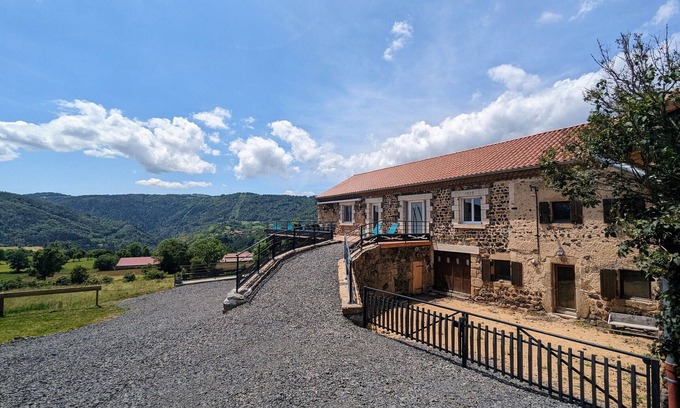 Saint-Privat-d'Allier Cottage | Authentic and comfortable gîte with large grounds and stunning view in Saint-Privat-d'Allier