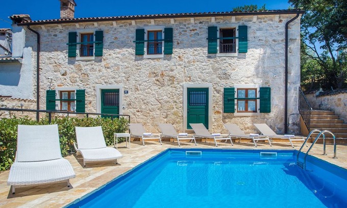 Flengi House | Authentic holiday home with private pool and outdoor kitchen, Vrsar and beach 6 km