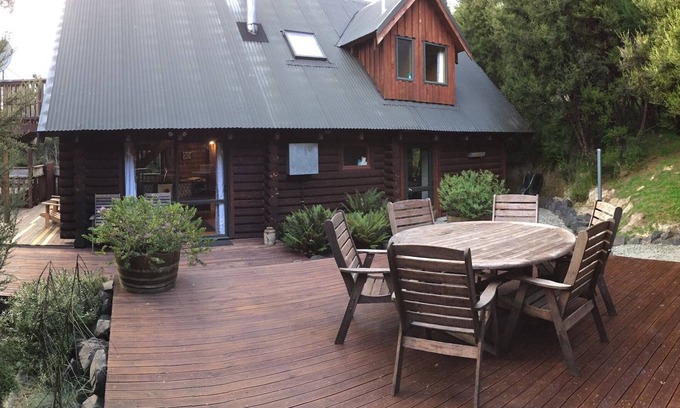 Mt Lyford Cabin | Authentic log chalet serene and secluded with outdoor spa
