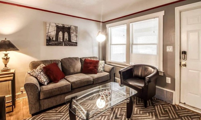 Pontiac House | AutoManiac spot in the heart of Pontiac/3 beds 2 baths