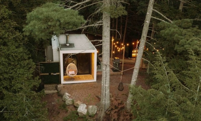 Huntsville Cabin | Aux Box Muskoka- Modern bunkie with Hot Tub