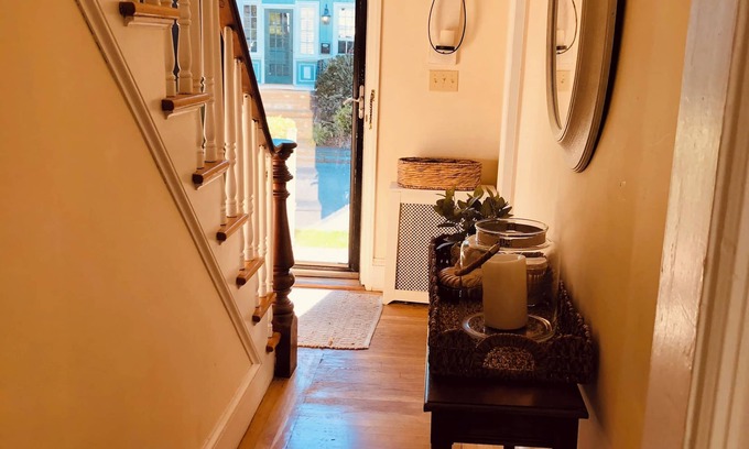 Bellevue Avenue Historic District House | Avail Sept-June. Charming 3 bedroom home. Walk to shops, restaurants, Cliff Walk