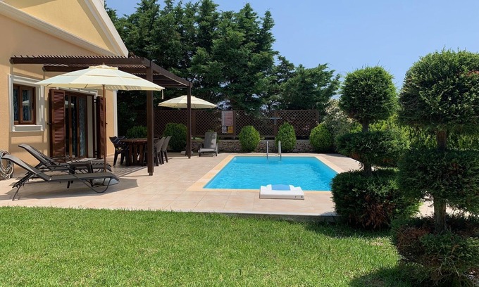 Svoronata Villa | Avithos Beach 2 Mins. Private Pool & Garden. Airport 10 Minutes.