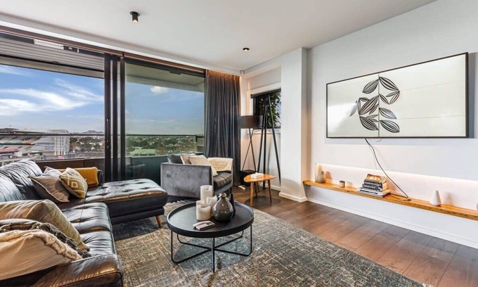 Kingsland Apartment | Awesome 3BR Apartment w/Parking