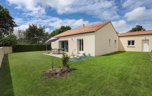 Chauve House | Awesome Home In Chauve With Kitchen