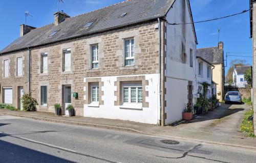 Plounevez-Quintin House | Awesome Home In Plounevez-Quintin