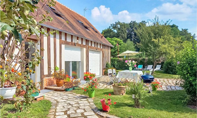 Selles-Saint-Denis House | Awesome Home In Selles-Saint-Denis