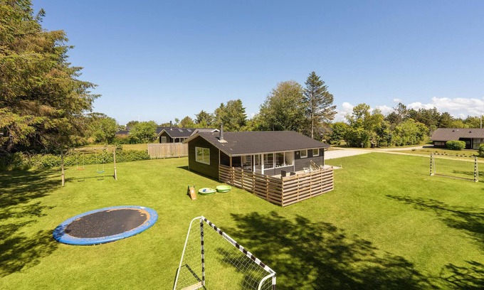 Lonstrup House | Awesome home in Hjørring with WiFi