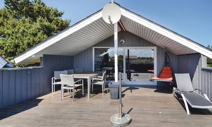 Bjerregaard House | Awesome home in Hvide Sande with WiFi