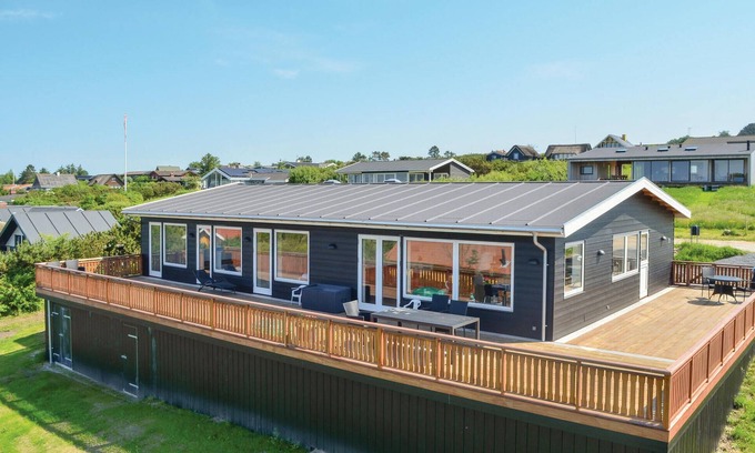 Skødshoved Strand House | Awesome home in Knebel with WiFi