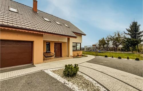 Mragowo House | Awesome Home In Mragowo With Lake View