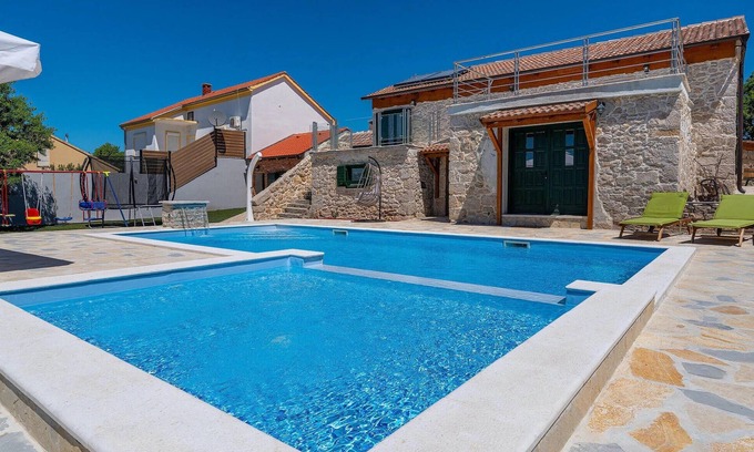 Benkovac House | Awesome home in Polaca