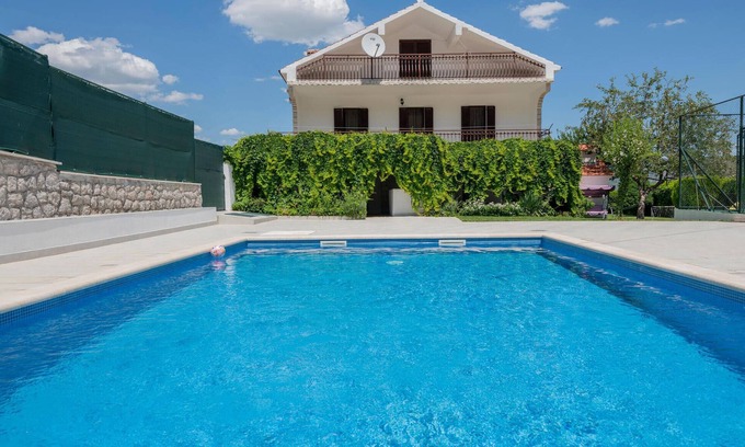 Runovici House | Awesome home in Runovic with WiFi