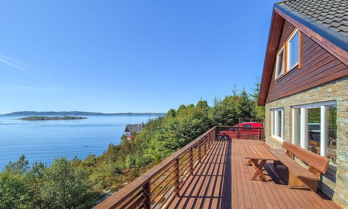 Sveio House | Awesome home in Sveio with WiFi
