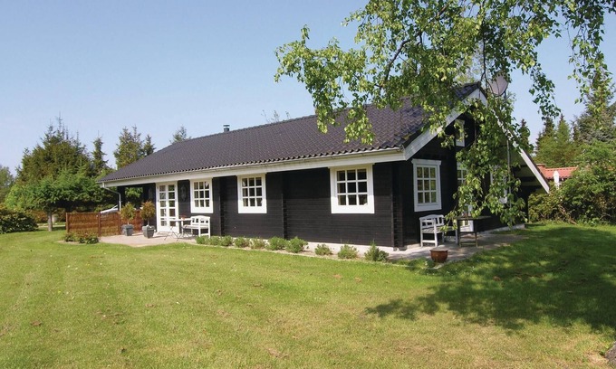 Marielyst House | Awesome home in Væggerløse with kitchen