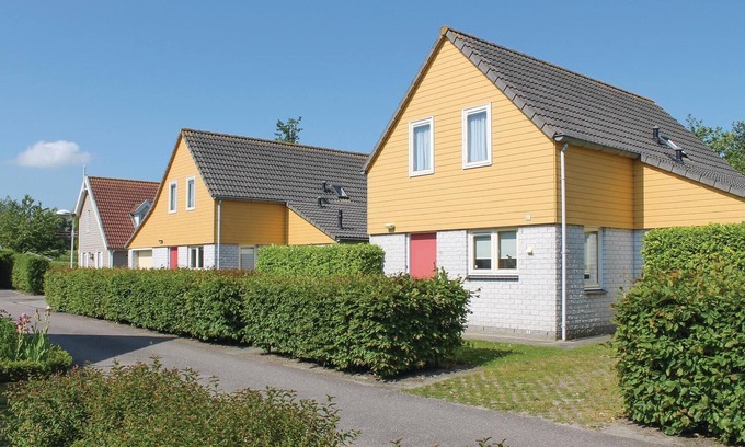 Wemeldinge House | Awesome home in Wemeldinge with sauna
