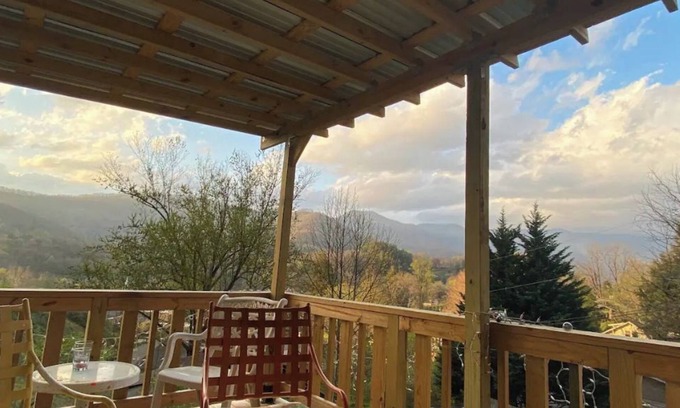 Sylva House | Awesome House in Downtown Sylva!