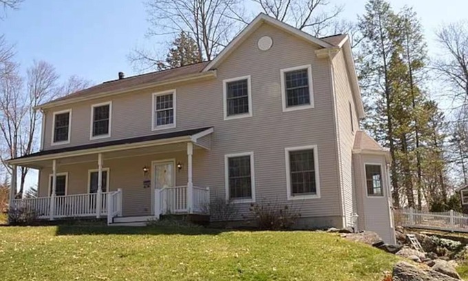 New Fairfield House | Awesome Lake Home with tons of fun!