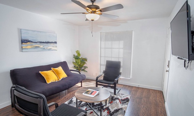Midtown Apartment | Awesome Place 2BR/2BA Near Downtown and Riverwalk