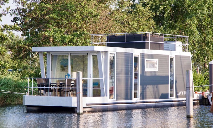 Almere Poort Boat Rental | Awesome ship in Almere with WiFi