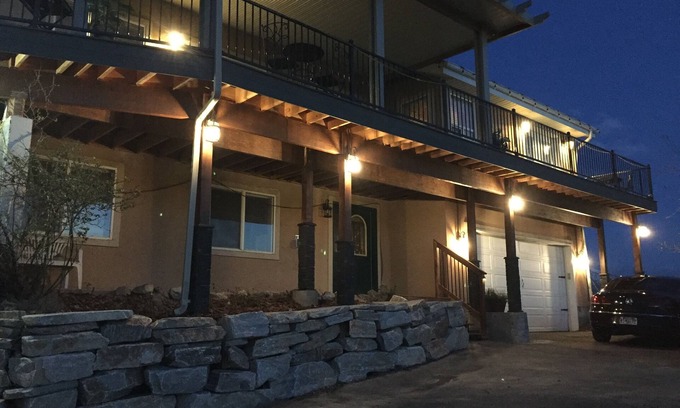 Northridge House | awesome valley views, with all your home needs plus the “little extras”