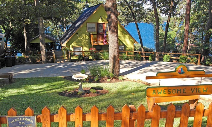 Crockett House | "Awesome View" kayaks, docks, decks & a spring fed lake.