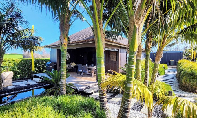 Big Bay House | Awhitu Zen - Balinese Inspired Villa with Hot Tub