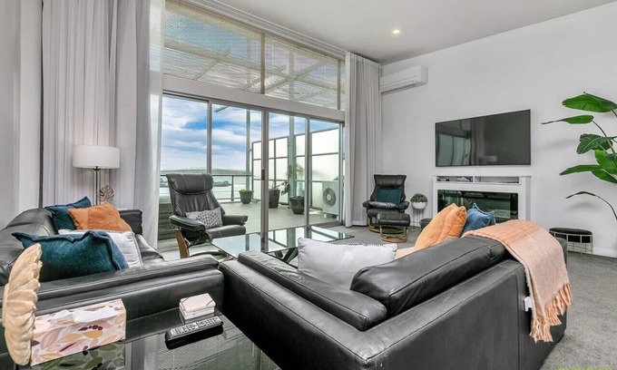 Auckland Central Business District Apartment | AWSA On the Water Luxury (4021)