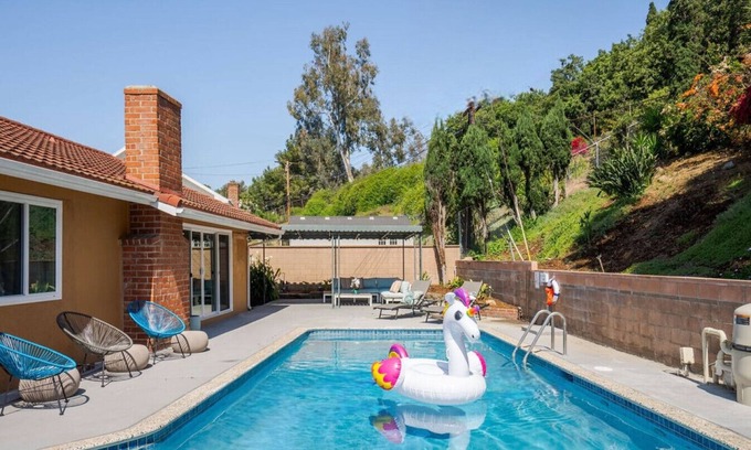 Montebello Apartment | Azure Escape | Games| Close to DT| Swimming Pool