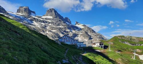 Engelberg Hotel | Bärghuis Jochpass - Alpine Hideaway - 2222müM