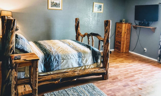 Hagerman House | B and T's Hideaway Country Home With Acreage Firepit ATV Track