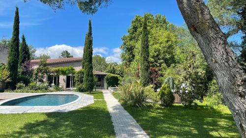 Le Thor Bed & Breakfast | B&B 2 Chambres d'hôtes Gai Félibre avec Piscine et Jacuzzi