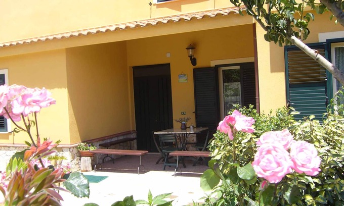 Caltanissetta Villa | B & B S. ELIA Room YELLOW: LOVELY VILLA SURROUNDED IN HISTORICAL PARK DUBINI