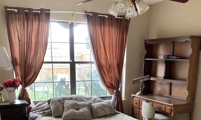 Wichita Falls House | B Cheerful in 3 bedr 1 ba with backyard and firepit