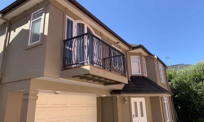 Mount Maunganui House | B.E.A.C.H Hideaway, in the heart of Mount Maunganui!