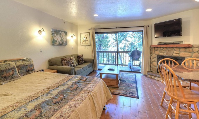 Yosemite West Condo | (B110) Studio Condominiums