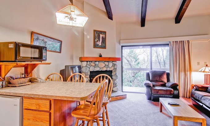 Yosemite West Condo | (B211) Loft Condominiums