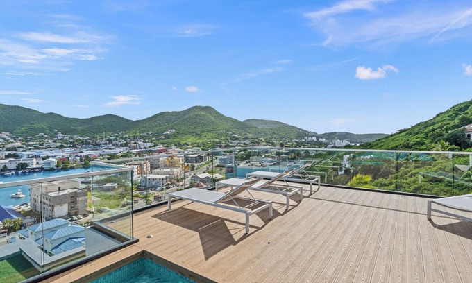 Cay Bay Apartment | B253 - Incredible Top Floor Lagoon Views