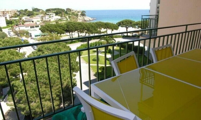 Palamos Apartment | B96ª - AP. 4/6 PERS. DIRECTLY ON THE BEACH - LA FOSCA - SEA VIEW - PARKING - WIFI