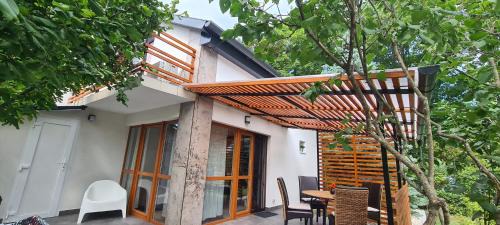 Balatonudvari House | Babérház