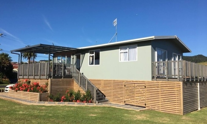 Waihi Beach House | Bach on Wallnutt - Clean Sunny-North end, 200m to beach, lovely morning sun