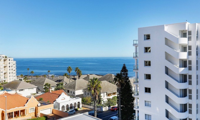 Sea Point Apartment | Backup-Powered Perfect Bantry Bay Sea Views, Fantastic Sea Point location